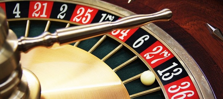 Сговор между игроком и дилером казино Кипра